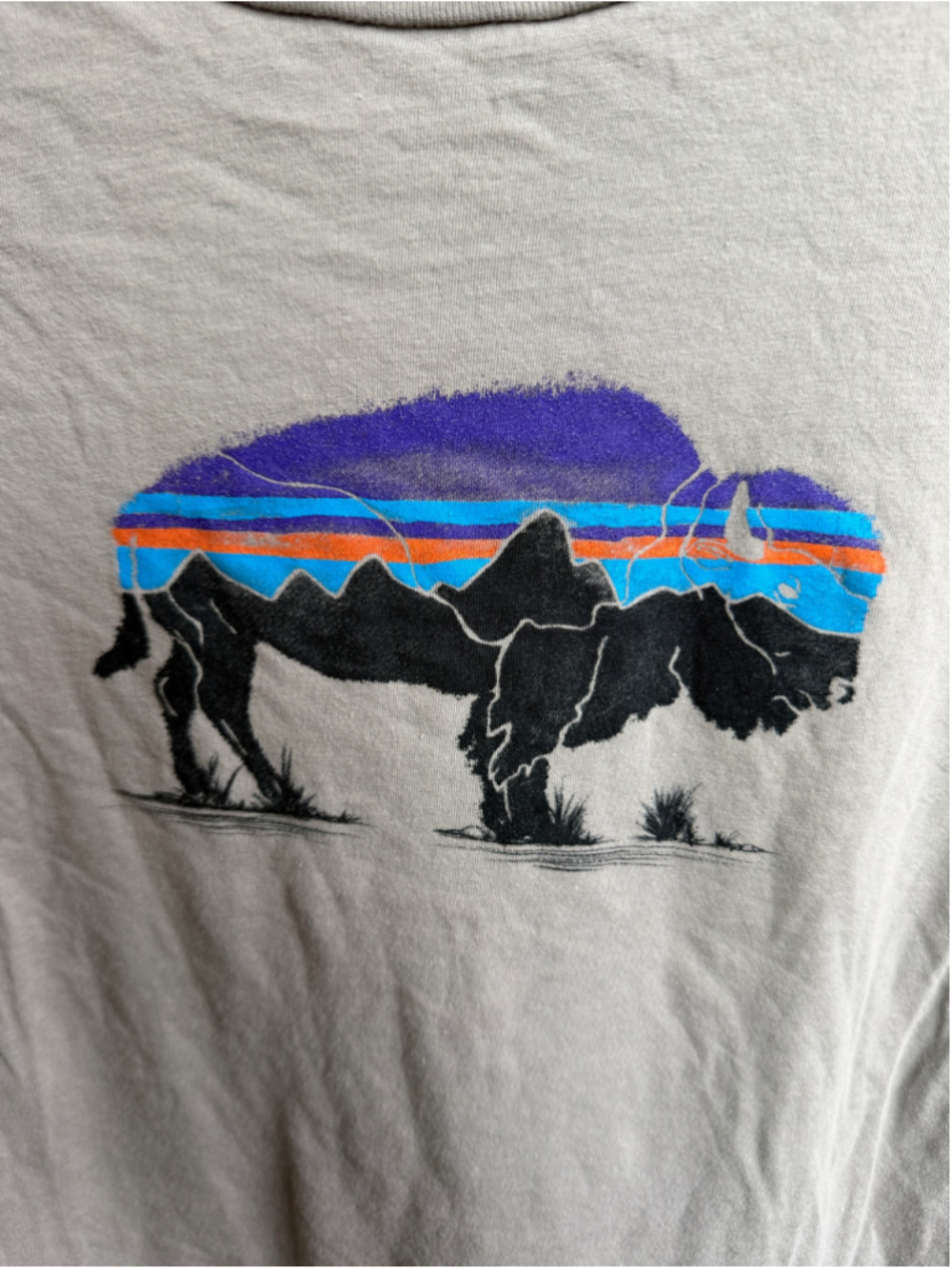 Women's Patagonia Graphic Tee Size M Grey Buffalo Bison Print Short Sleeve - Picture 4 of 8